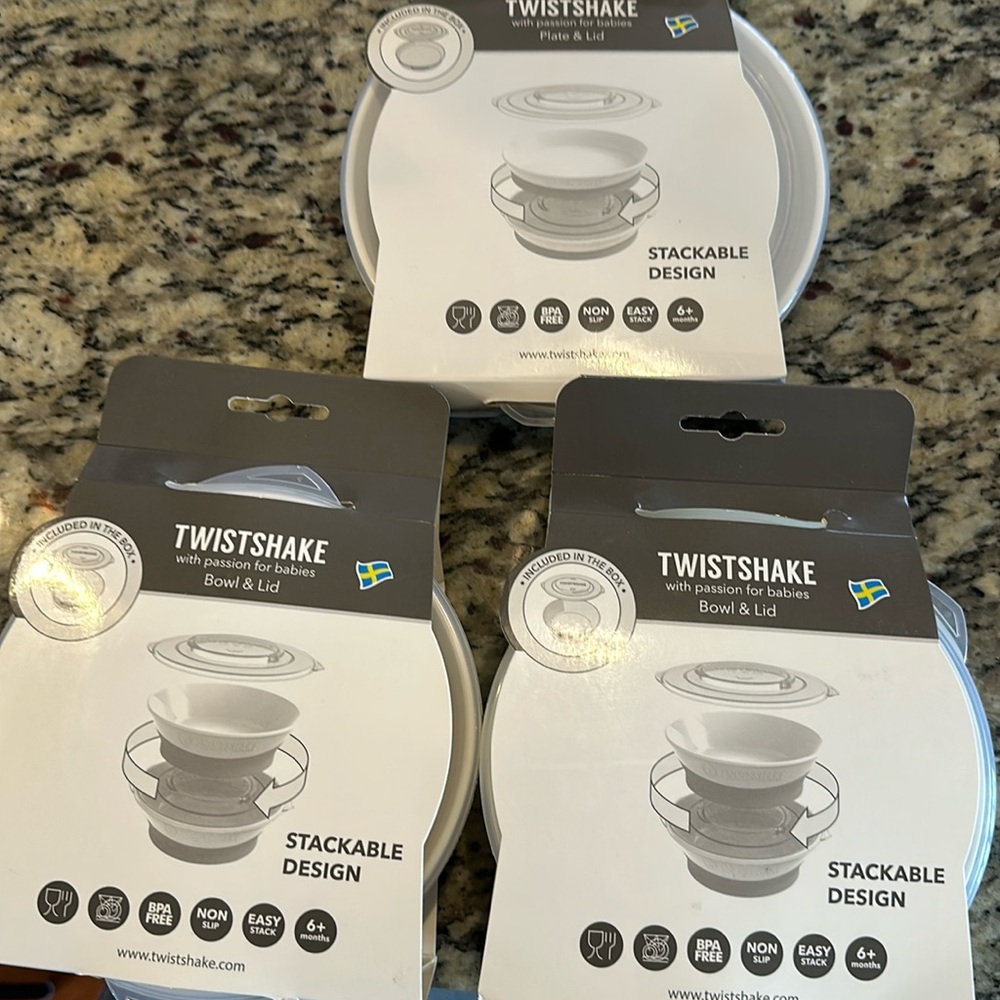 NEW TWISTSHAKE 2 bowls 1 plate